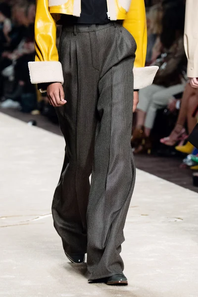 Look 14